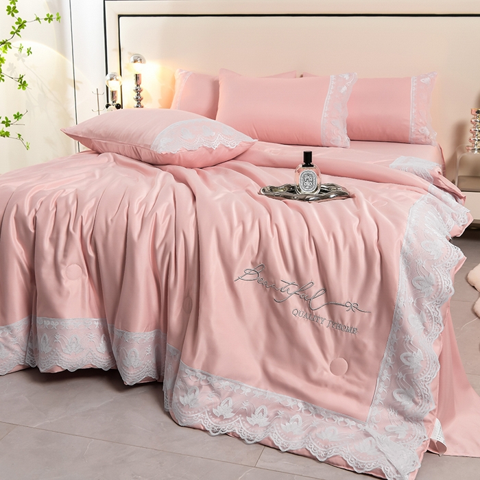 91家纺网 家纺一手货源 找家纺 益多眠 2024爆款水洗真丝夏被四件套冰丝夏被轻奢夏被空调被羽毛夏被四件套绣花夏被 花边---粉色