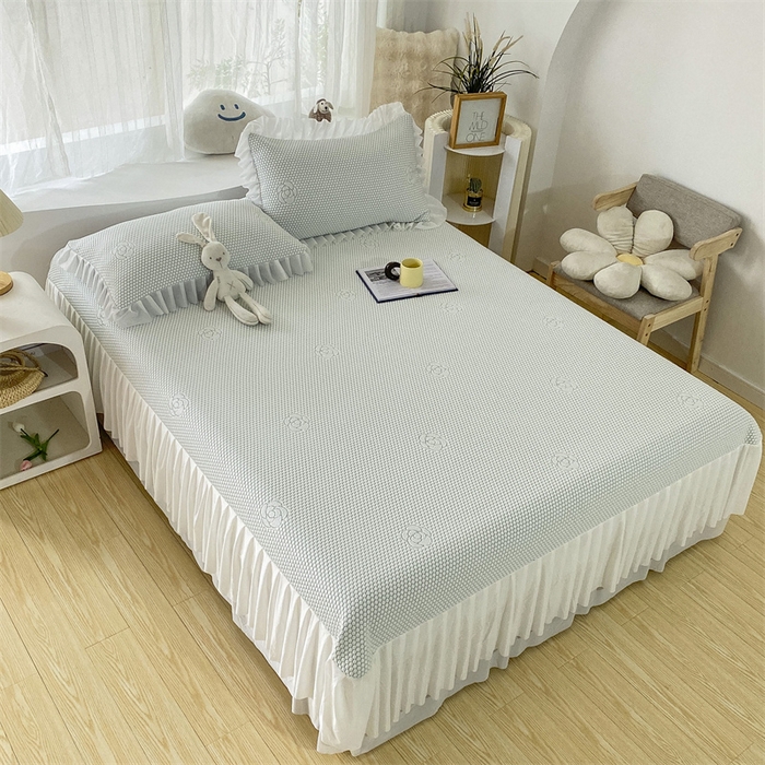 91家纺网 家纺一手货源 找家纺 （总）2024新款抗菌凉豆豆提花床裙款凉席-花朵系列