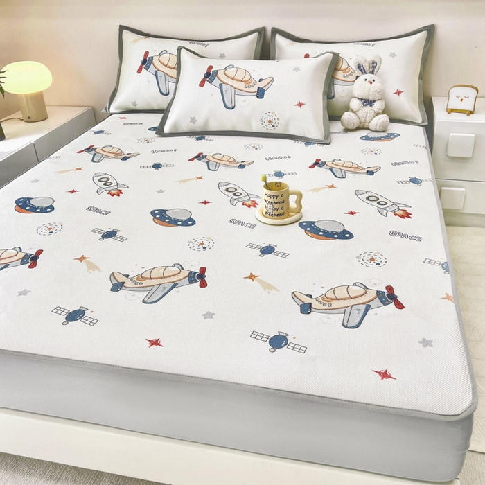 91家纺网 家纺一手货源 找家纺 全季家居 2024新款5A抗菌小清新数码印花冰藤席 宇宙飞船（床笠款）