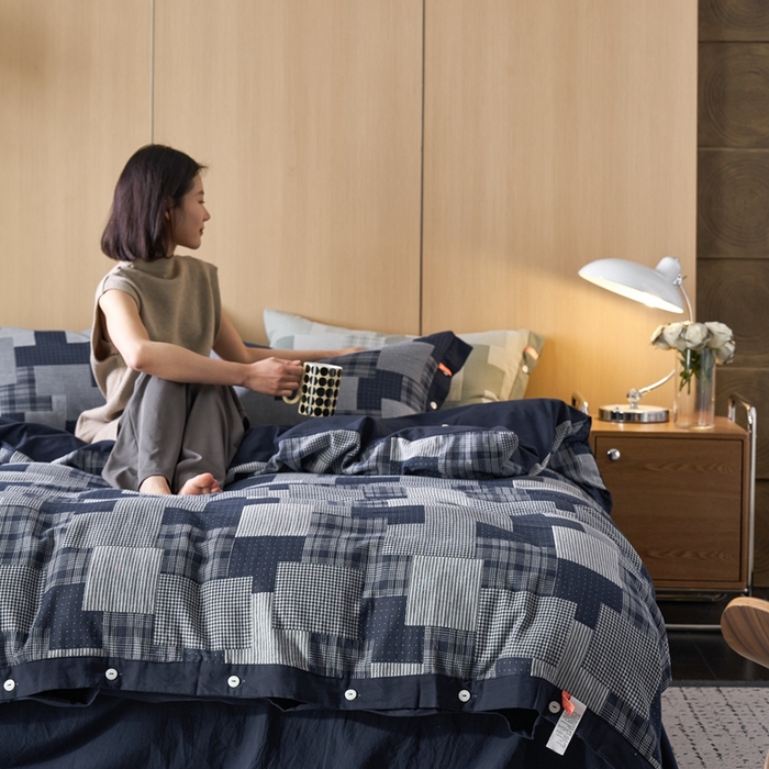 91家纺网 家纺一手货源 找家纺 安莱生活 2024年新品双层纱拼布田园纽扣款四件套 拼布田园纽扣款-藏青