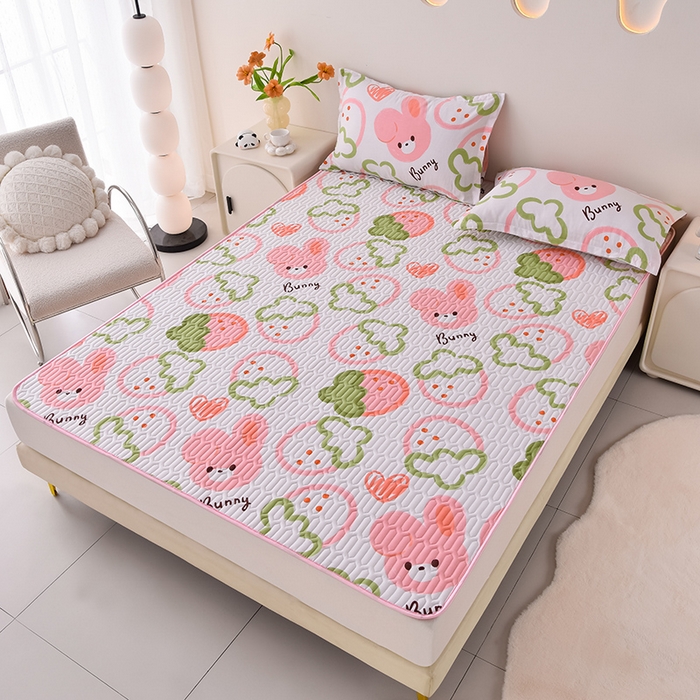 91家纺网 家纺一手货源 找家纺 床笠人家 2025新款全棉夹棉防水床垫 草莓兔