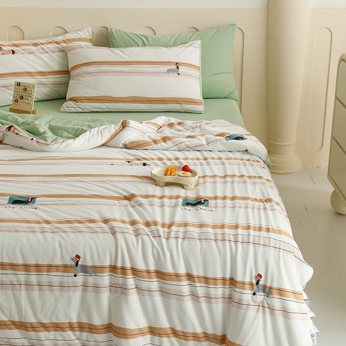 91家纺网 家纺一手货源 找家纺 米洛贝伊 2024新款高密针织棉3A冰雪棉夏被-糯糯云眠 腊肠狗-咖