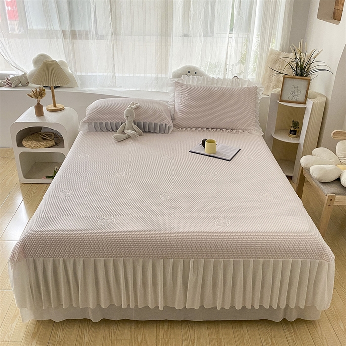 91家纺网 家纺一手货源 找家纺 2024新款抗菌凉豆豆提花床裙款凉席-花朵系列 冰豆豆花朵系列-床裙款 蜜桃粉