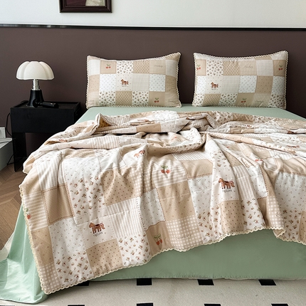 91家纺网 家纺一手货源 找家纺 青螺家纺 2024喷汽133全棉小花边大豆夏凉被四件套卡通清新小碎花纯棉空调被  卡布奇诺