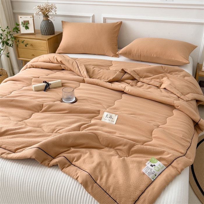 91家纺网 家纺一手货源 找家纺 丝幔家纺 2025新款A类泡泡纱镶边款夏被 卡其