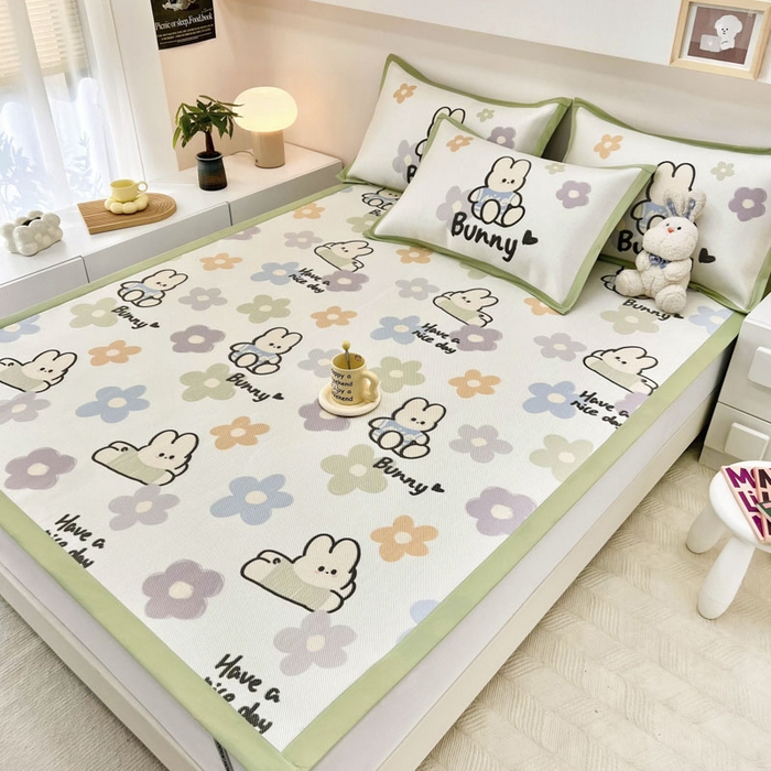 91家纺网 家纺一手货源 找家纺 全季家居 2024新款5A抗菌小清新数码印花冰藤席 花朵兔（床席款）