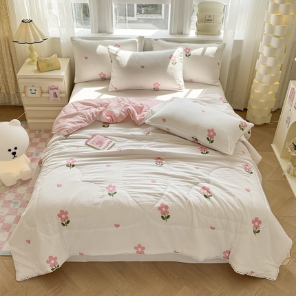 91家纺网 家纺一手货源 找家纺 慕尚家纺2025新款双层纱水洗夏被子被芯 花儿朵朵