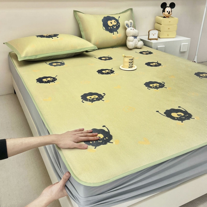 91家纺网 家纺一手货源 找家纺 全季家居 2024新款5A抗菌小清新数码印花冰藤席 小煤球（床笠款）