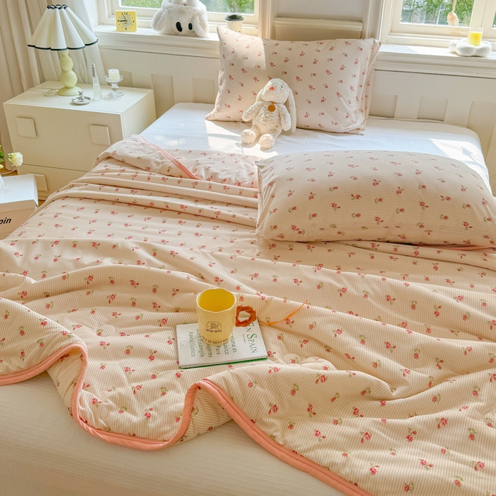 91家纺网 家纺一手货源 找家纺 美派工厂店 2024新款A类小清新针织棉印花夏被 念念不渝