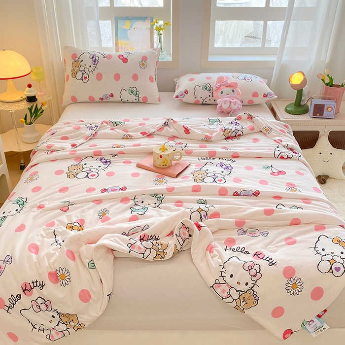 91家纺网 家纺一手货源 找家纺 DS-2025新款儿童卡通三丽鸥正版授权A类针织棉夏被系列 糖果凯蒂