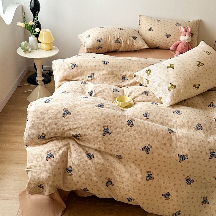 91家纺网 家纺一手货源 找家纺 千朵 2024新款全棉双层纱四件套 毛衣熊咖