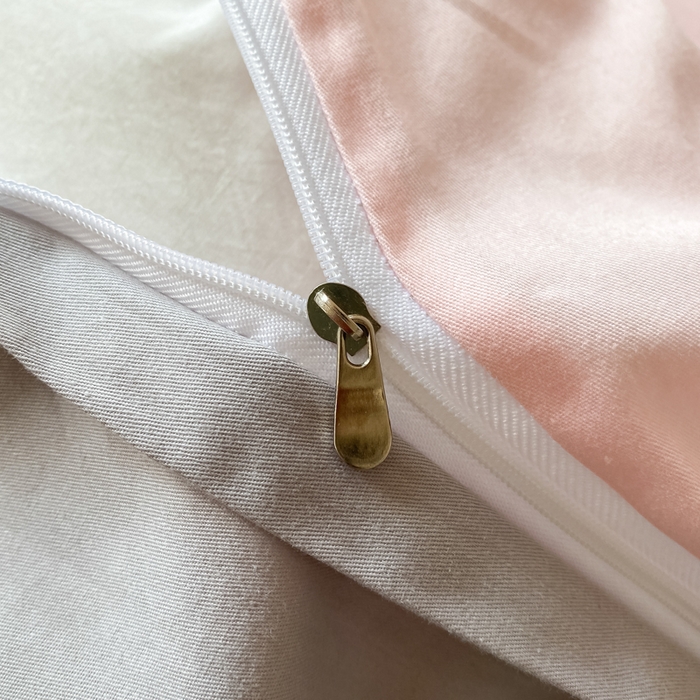 91家纺网 家纺一手货源 找家纺 芊寻家居 2024新款13372全棉纯色四件套无印良品风简约套件 奶油粉-浅灰