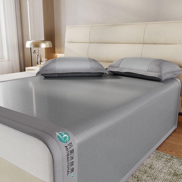 91家纺网 家纺一手货源 找家纺 爱宝被业 2025新款冰丝凉席刺绣款 灰色