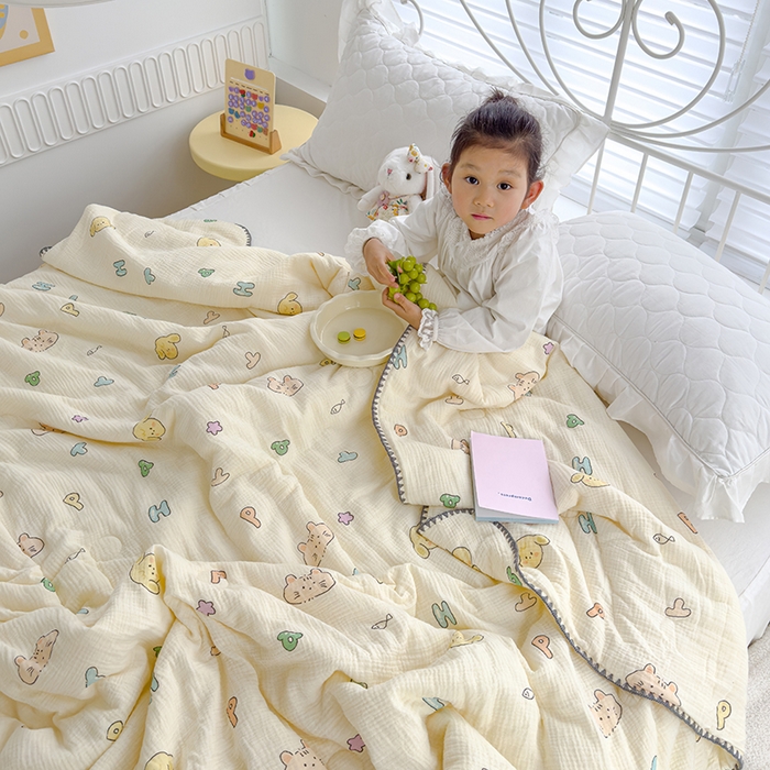 91家纺网 家纺一手货源 找家纺 芯恋 2025新款母婴级全棉皱皱纱儿童被双层纱夏被 萌趣字母