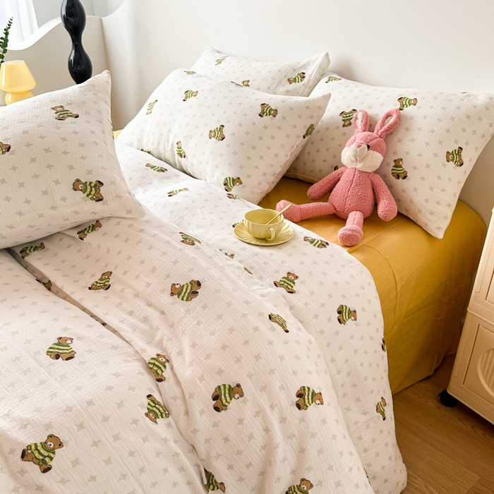 91家纺网 家纺一手货源 找家纺 千朵 2024新款全棉双层纱四件套 毛衣熊绿