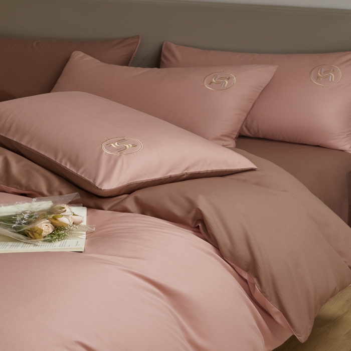 91家纺网 家纺一手货源 找家纺 （总）梵克保罗 2024新款全棉轻奢纯色双拼刺绣四件套