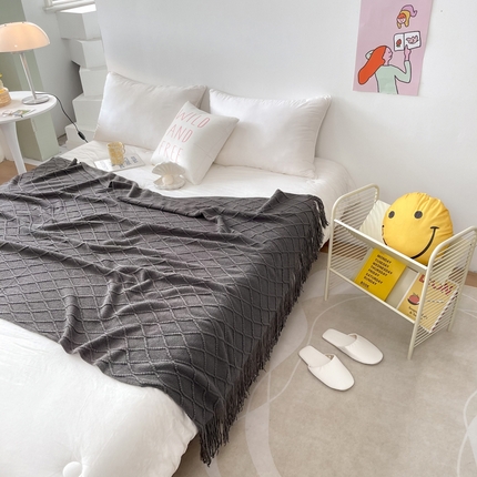 91家纺网 家纺一手货源 找家纺 （总）朴尔家纺-毛巾被 2024新款菱形格条纹流苏手工针织毯