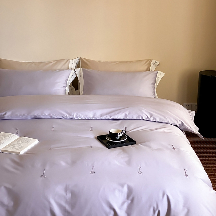 91家纺网 家纺一手货源 找家纺 赫帛 2024新款50s缎纹数码印花长绒棉四件套--钥匙系列 钥匙-浅紫色