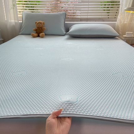 91家纺网 家纺一手货源 找家纺 (总) 源舍 2025热款新品冰豆豆提花小冰熊系列凉席高颜值凉豆豆软席床单款风格二