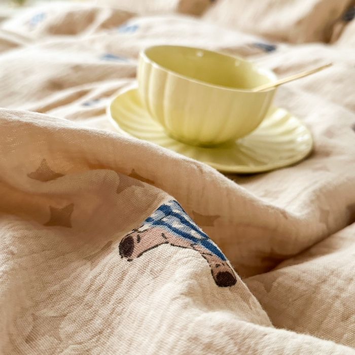 91家纺网 家纺一手货源 找家纺 千朵 2024新款全棉双层纱四件套 毛衣熊咖