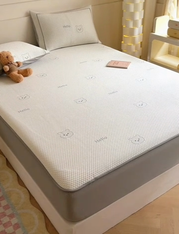 91家纺网 家纺一手货源 找家纺 慕尚家纺 2025新款卡通凉豆豆凉感冰丝席凉席 床笠款-小熊