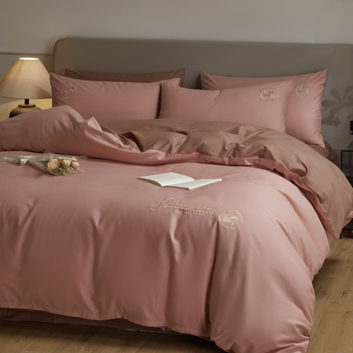 91家纺网 家纺一手货源 找家纺 梵克保罗 2024新款全棉轻奢纯色双拼刺绣四件套 豆沙咖