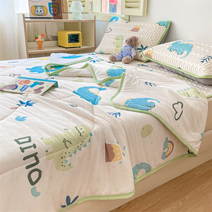 91家纺网 家纺一手货源 找家纺 布卢姆床垫 2025新款A类凉感丝数码印花夏被凉席四件套 恐龙世界