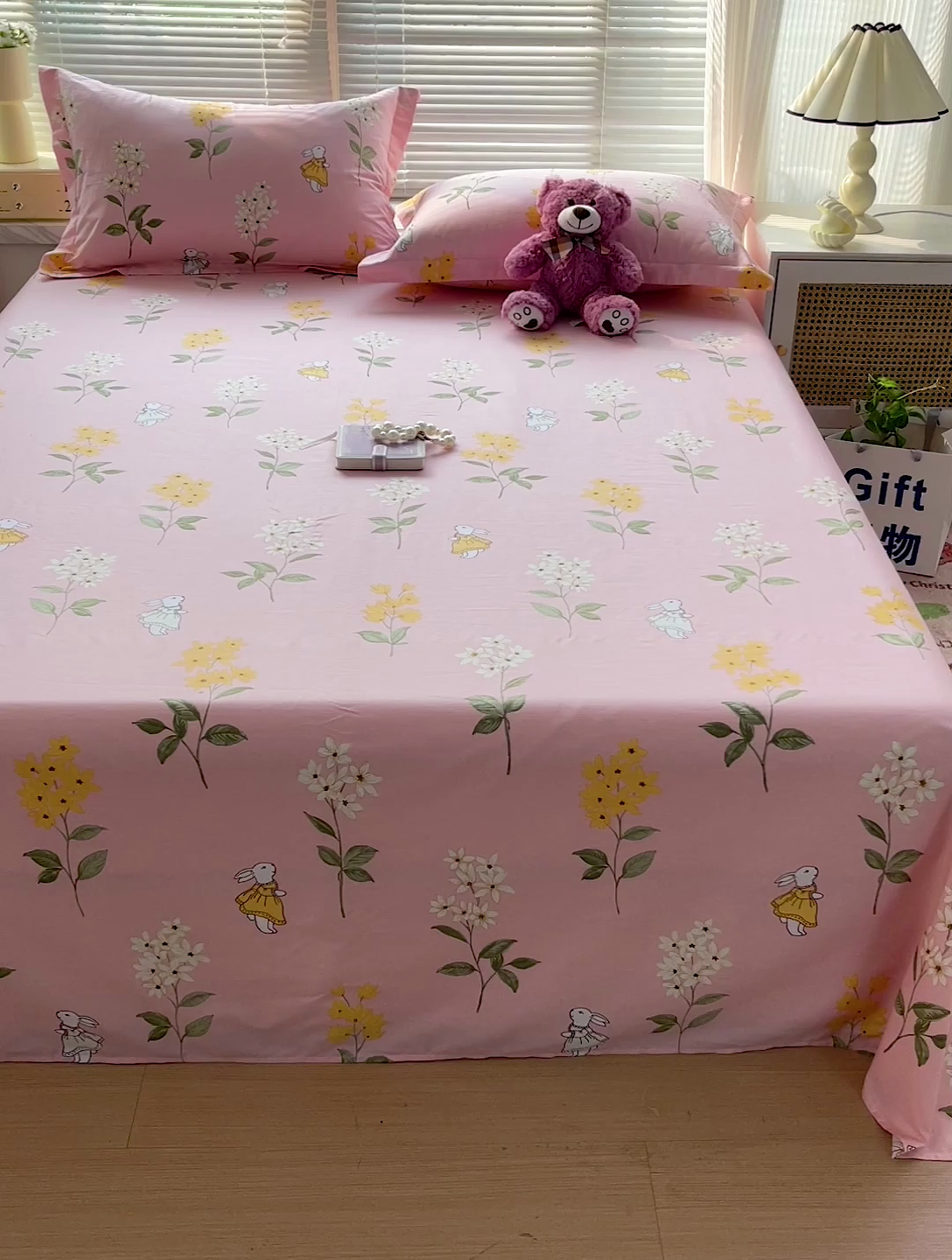 91家纺网 家纺一手货源 找家纺 大柏树 2025新款全棉13376印花四件套系列（可定制）-单床单 小花兔-粉