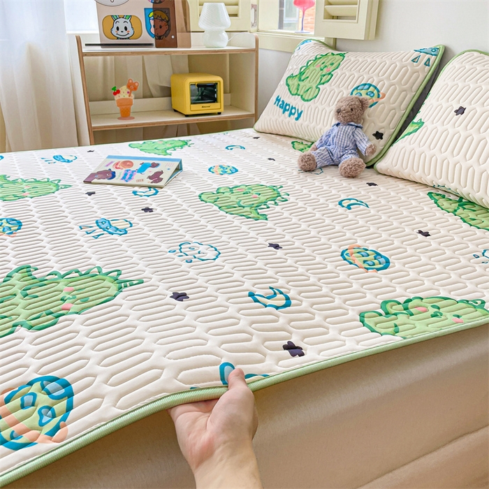 91家纺网 家纺一手货源 找家纺 布卢姆床垫 2025新款A类凉感丝数码印花小版乳胶凉席5mm 可爱恐龙