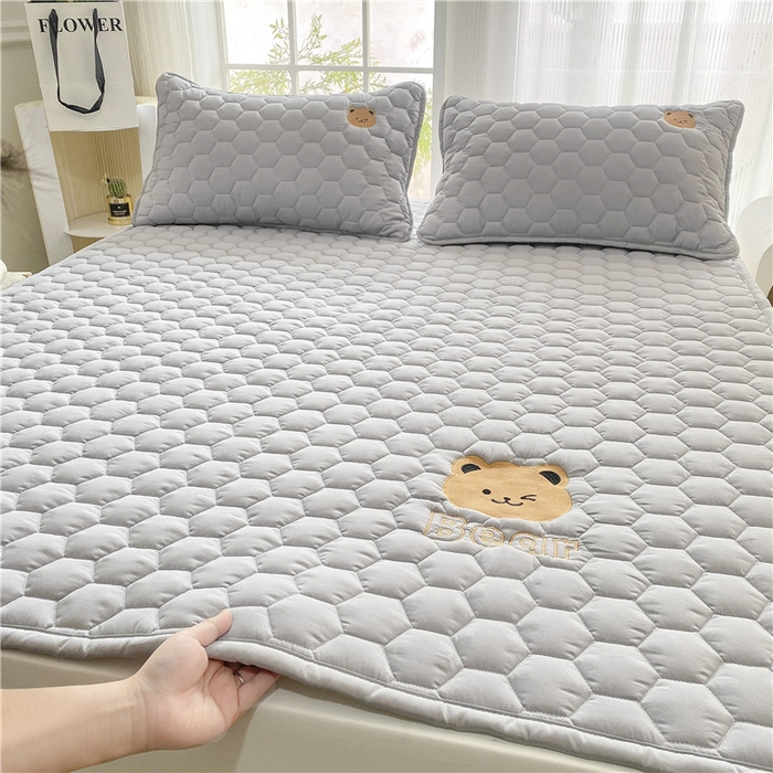 91家纺网 家纺一手货源 找家纺 恋绒家纺 A类刺绣款床褥学生软床垫子床护垫软垫（图1）可爱熊-浅灰