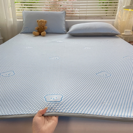 91家纺网 家纺一手货源 找家纺 (总) 源舍 2025热款新品冰豆豆提花小冰熊系列凉席高颜值凉豆豆软席床单款风格二