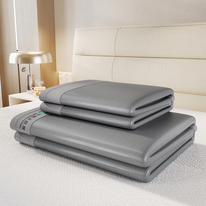 91家纺网 家纺一手货源 找家纺 爱宝被业 2025新款冰丝凉席刺绣款 灰色