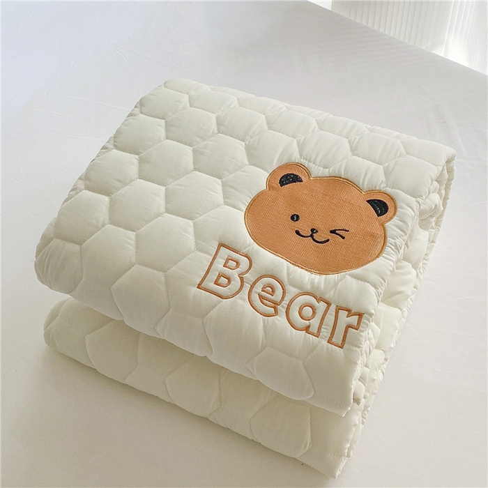 91家纺网 家纺一手货源 找家纺 恋绒家纺 A类刺绣款床褥学生软床垫子床护垫软垫（图1） 可爱熊-米白