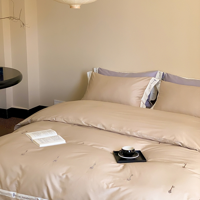 91家纺网 家纺一手货源 找家纺 赫帛 2024新款50s缎纹数码印花长绒棉四件套--钥匙系列 钥匙-浅咖色