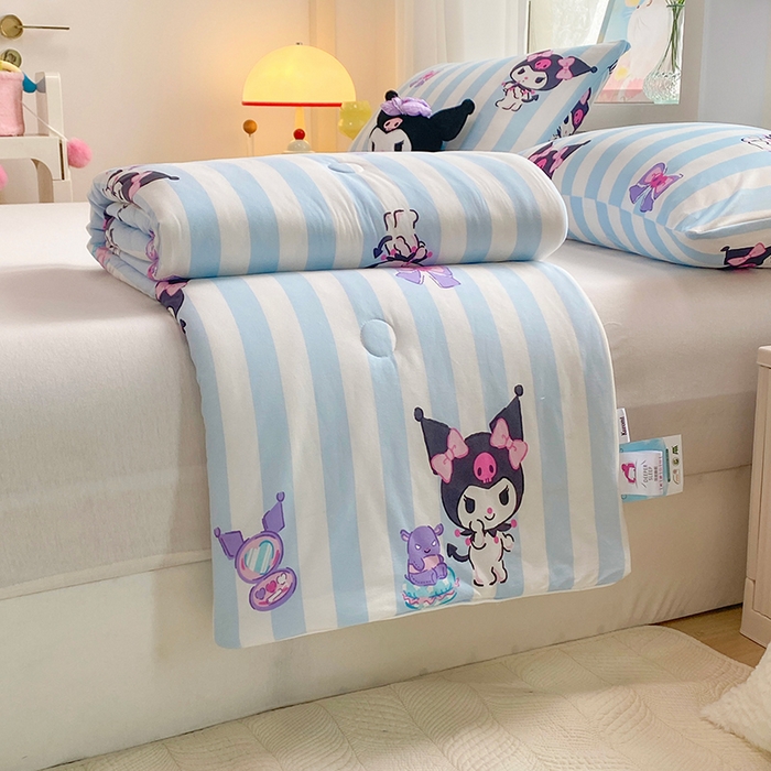 91家纺网 家纺一手货源 找家纺 DS-2025新款儿童卡通三丽鸥正版授权A类针织棉夏被系列 美妆库洛米