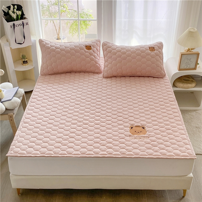 91家纺网 家纺一手货源 找家纺 恋绒家纺 A类刺绣款床褥学生软床垫子床护垫软垫（图1） 可爱熊-浅豆沙