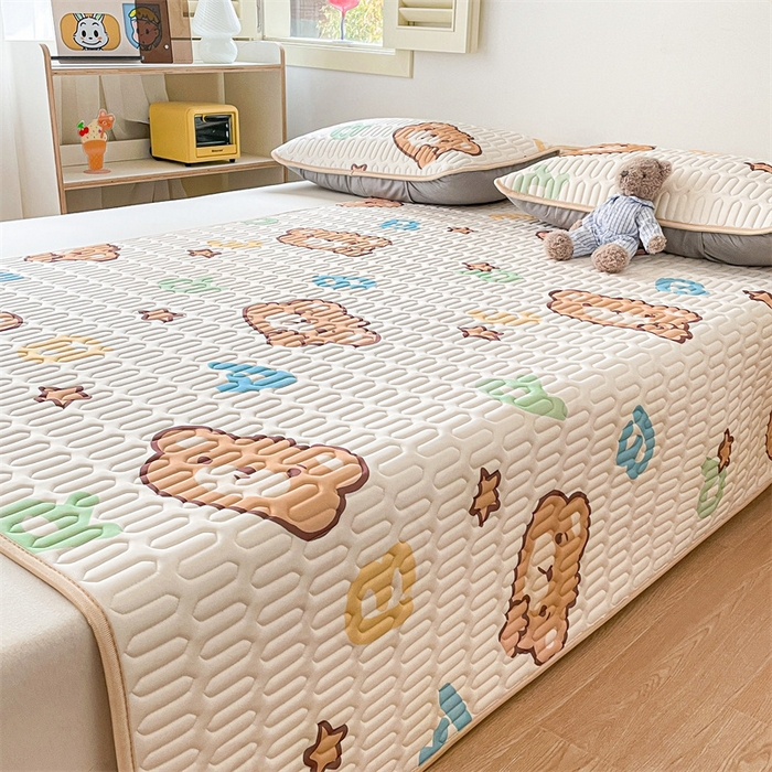 91家纺网 家纺一手货源 找家纺 布卢姆床垫 2025新款A类凉感丝数码印花小版乳胶凉席5mm 字母小熊