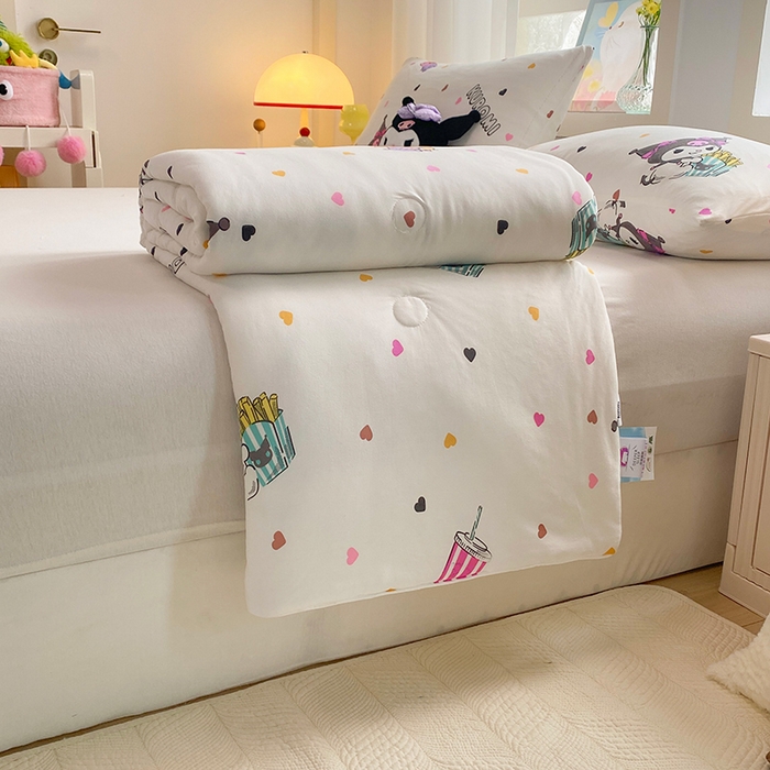 91家纺网 家纺一手货源 找家纺 DS-2025新款儿童卡通三丽鸥正版授权A类针织棉夏被系列 薯条库洛米