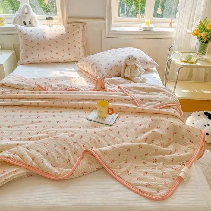 91家纺网 家纺一手货源 找家纺 美派工厂店 2024新款A类小清新针织棉印花夏被 念念不渝