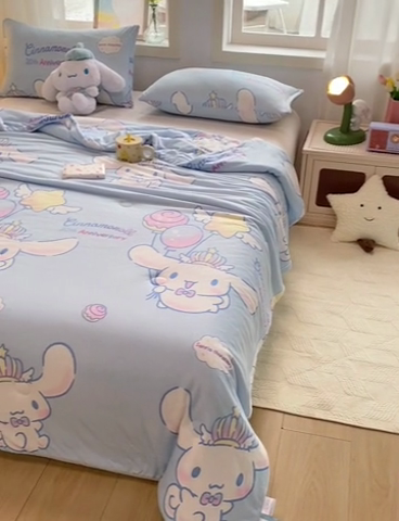 91家纺网 家纺一手货源 找家纺 DS-2025新款儿童卡通三丽鸥正版授权A类针织棉夏被系列 蓝色玉桂狗