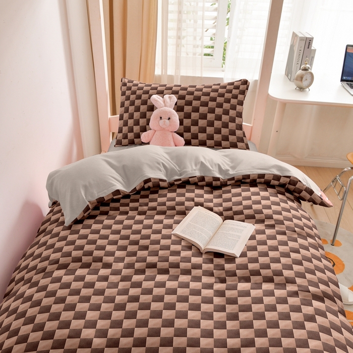 91家纺网 家纺一手货源 找家纺 啊雅家居 床上用品水洗棉印花五件套七件套 日系方格焦糖