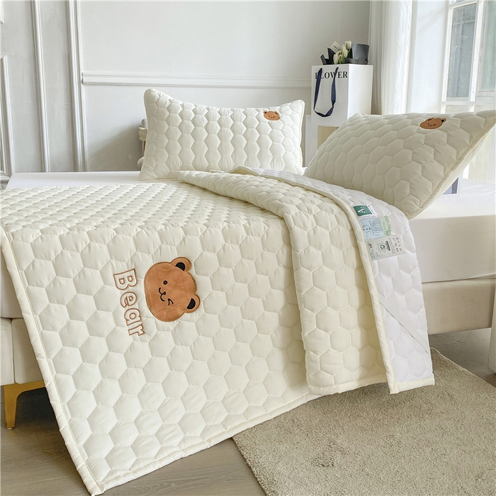 91家纺网 家纺一手货源 找家纺 恋绒家纺 A类刺绣款床褥学生软床垫子床护垫软垫（图1） 可爱熊-米白