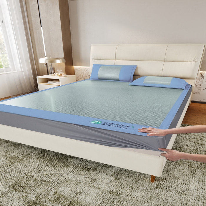 91家纺网 家纺一手货源 找家纺 爱宝被业 2025新款冰丝凉席刺绣款 蓝