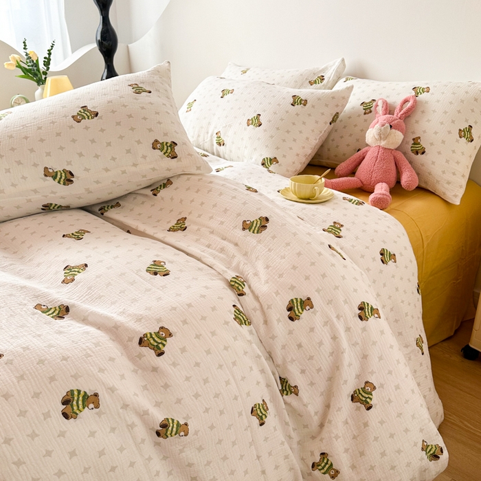 91家纺网 家纺一手货源 找家纺 千朵 2024新款全棉双层纱四件套 毛衣熊绿