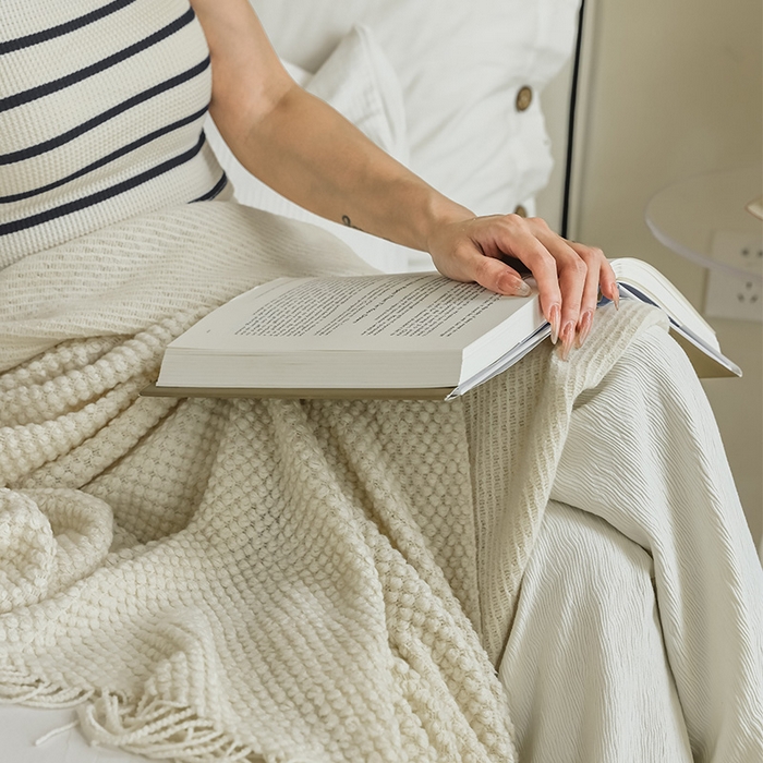 91家纺网 家纺一手货源 找家纺 （总）朴尔家纺-毛巾被 2024年新款波波风流苏柔糯毯床尾毯沙发巾