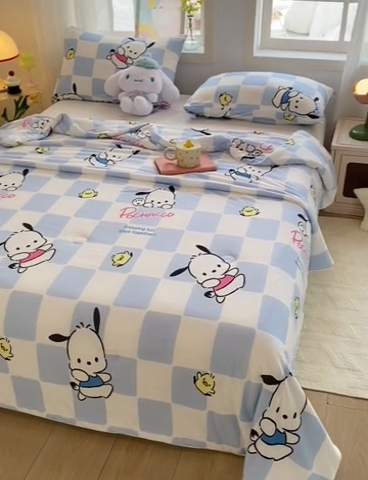 91家纺网 家纺一手货源 找家纺 DS-2025新款儿童卡通三丽鸥正版授权A类针织棉夏被系列 蓝格帕恰狗