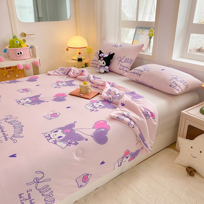 91家纺网 家纺一手货源 找家纺 DS-2025新款儿童卡通三丽鸥正版授权A类针织棉夏被系列 库洛米来信