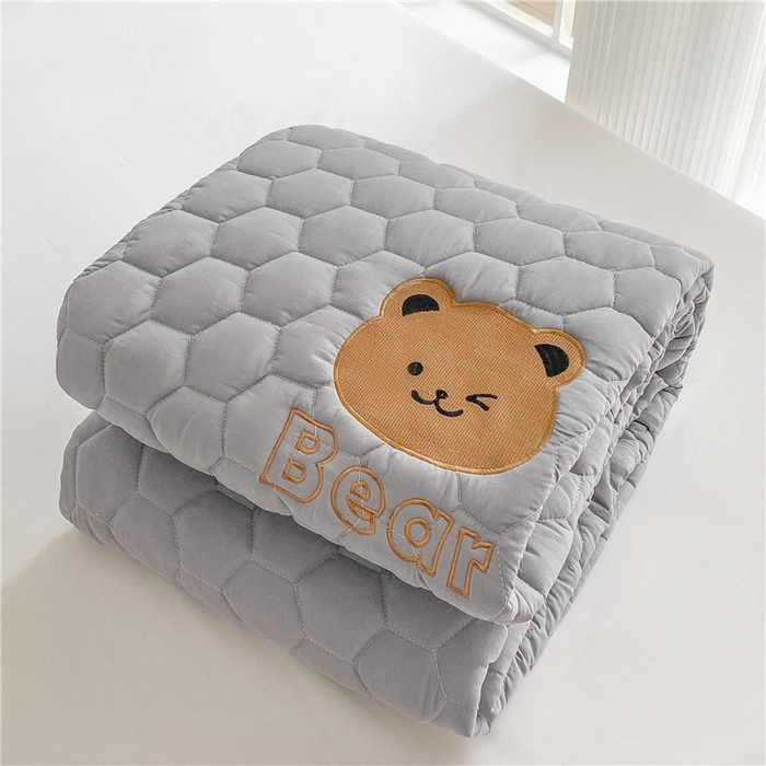 91家纺网 家纺一手货源 找家纺 （总）恋绒家纺 2025新款A类刺绣款床褥学生软床垫子床护垫软垫（图1）