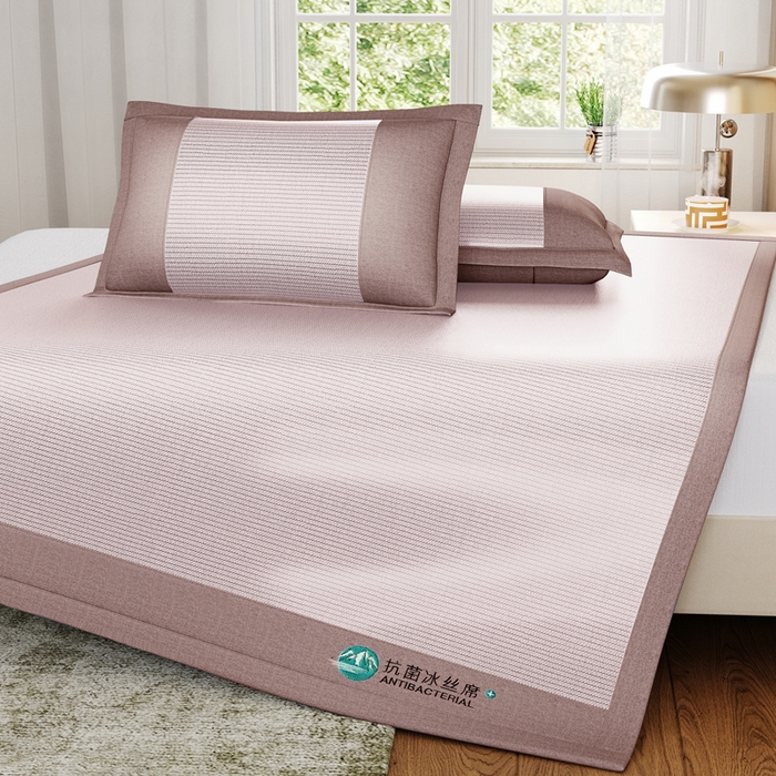 91家纺网 家纺一手货源 找家纺 爱宝被业 2025新款冰丝凉席刺绣款 粉