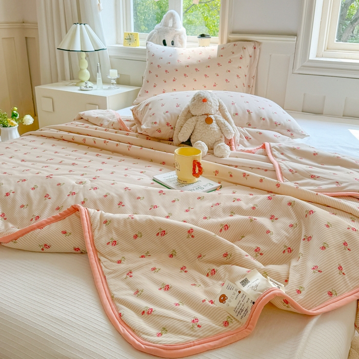 91家纺网 家纺一手货源 找家纺 美派工厂店 2024新款A类小清新针织棉印花夏被 念念不渝